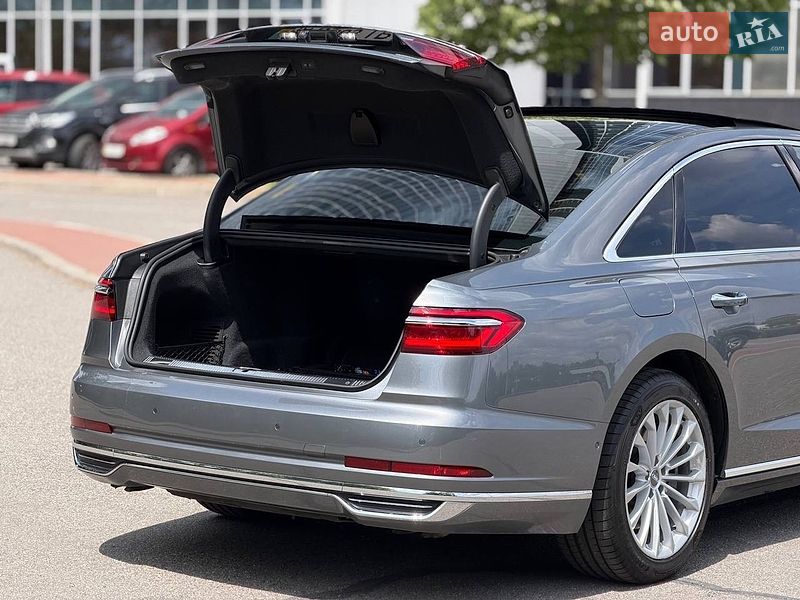 Седан Audi A8 2018 в Киеве