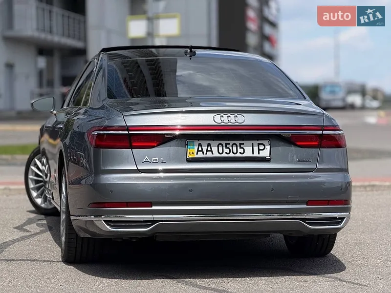 Audi A8 2018 VIN WAU8DAF83KN010633 фото оголошення 99 з 176