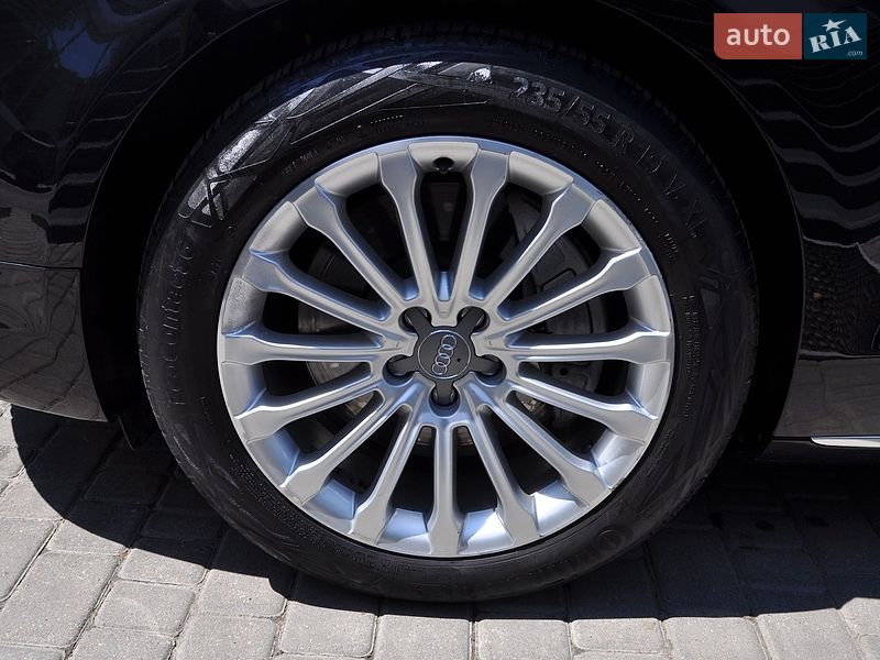 Седан Audi A8 2015 в Одесі