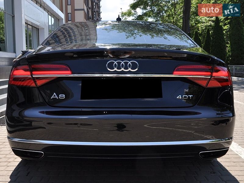 Седан Audi A8 2015 в Одесі