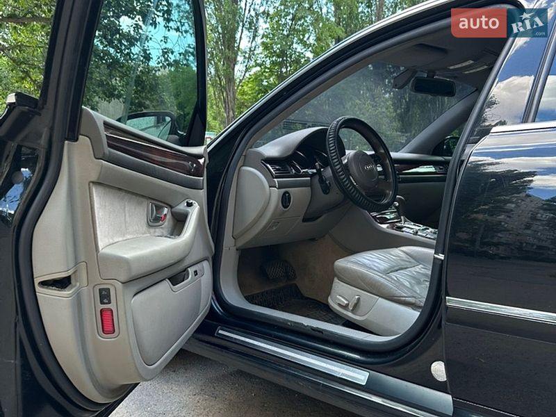 Седан Audi A8 2004 в Одессе
