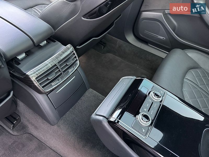 Седан Audi A8 2015 в Тернополе