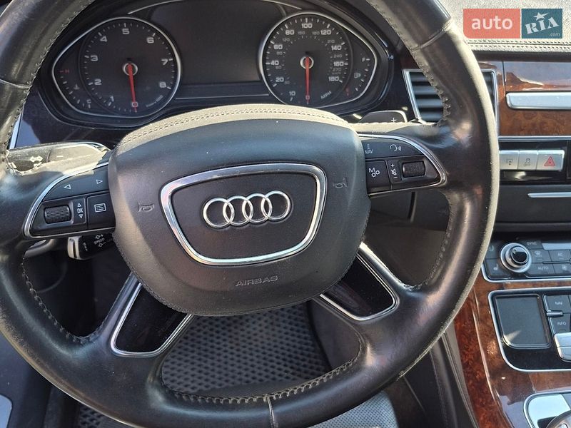 Седан Audi A8 2012 в Львові