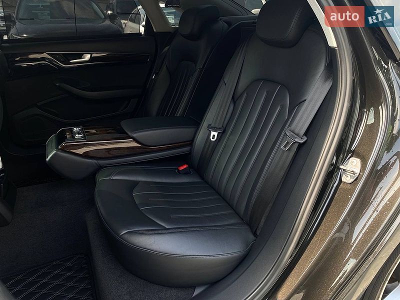 Седан Audi A8 2017 в Києві