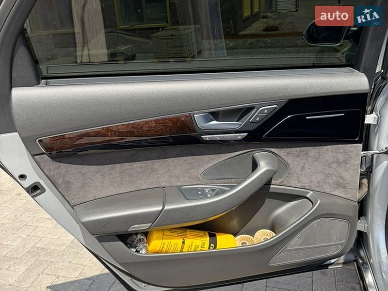 Седан Audi A8 2012 в Одессе