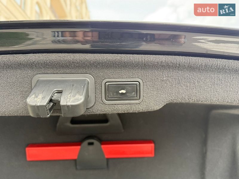 Седан Audi A8 2012 в Одессе