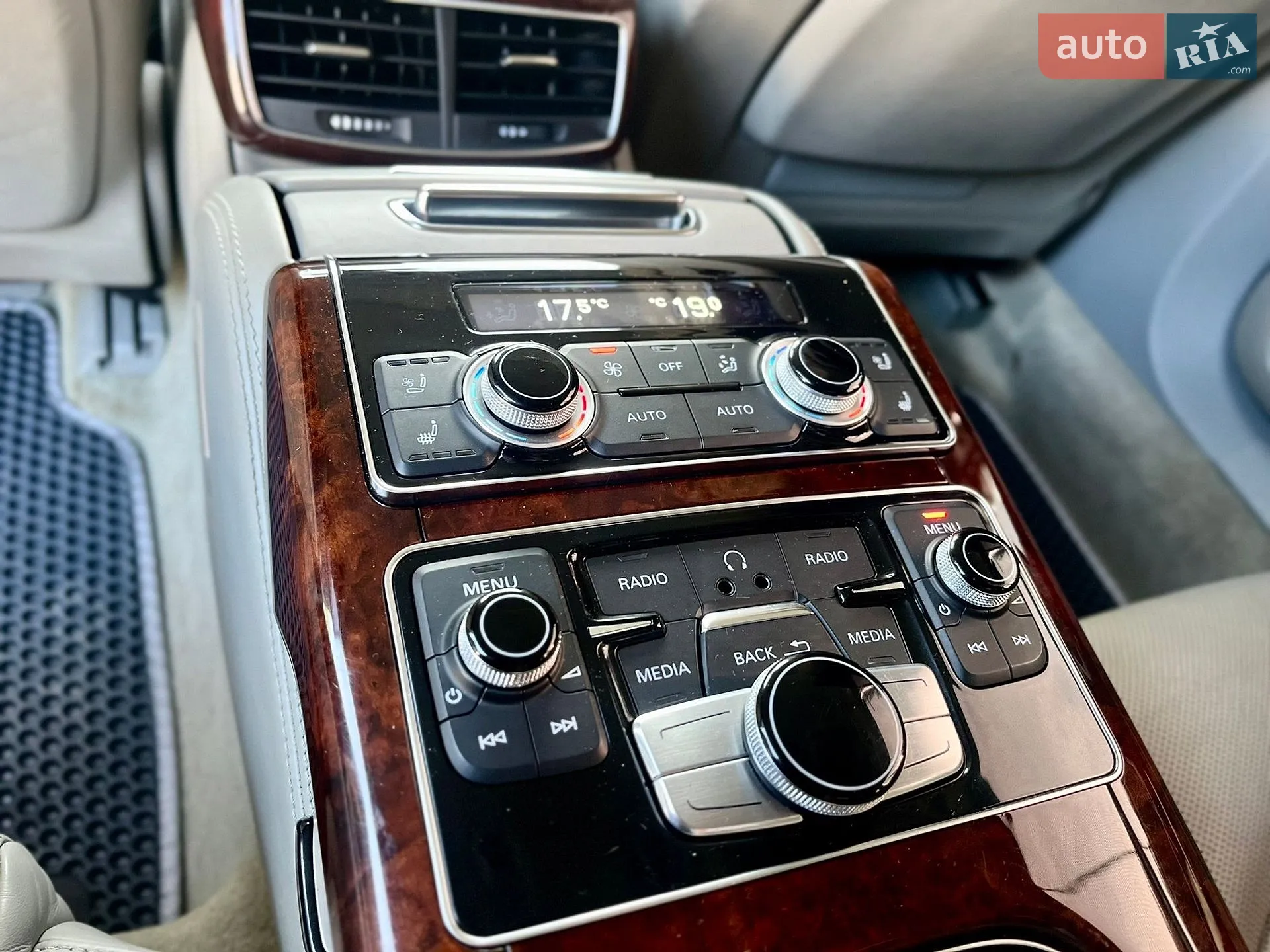 2010 Audi A8 - мініатюра 66