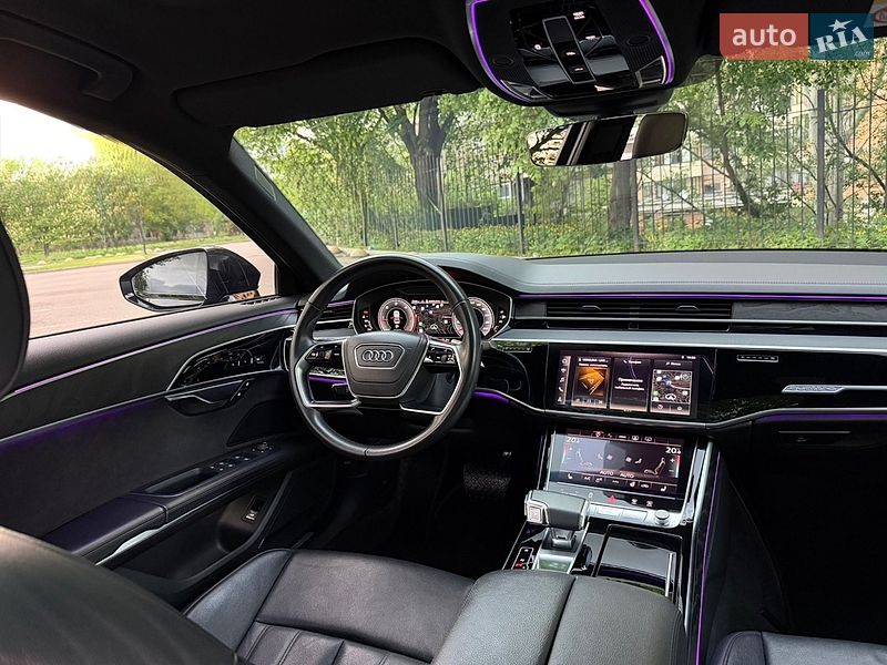 Седан Audi A8 2021 в Киеве