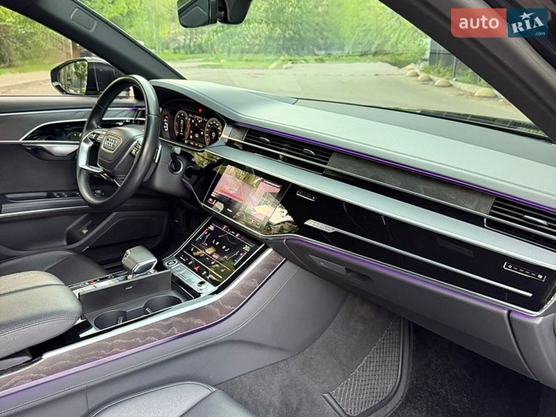 Седан Audi A8 2021 в Киеве