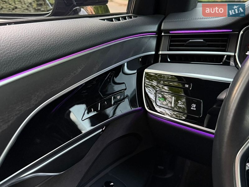 Седан Audi A8 2021 в Киеве