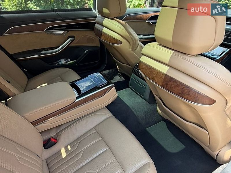 Седан Audi A8 2018 в Києві
