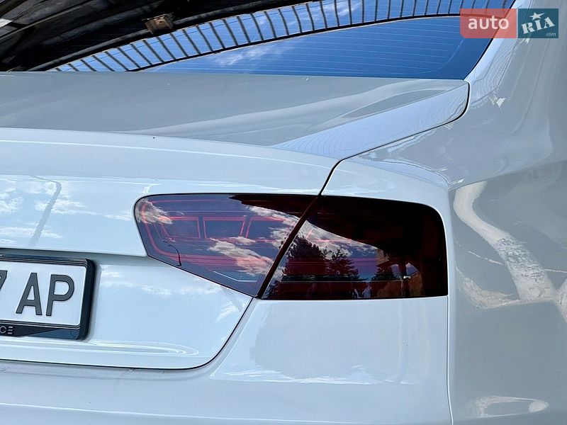 Седан Audi A8 2012 в Одессе