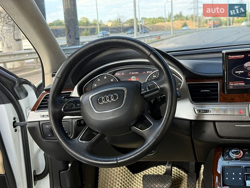 Седан Audi A8 2012 в Одессе