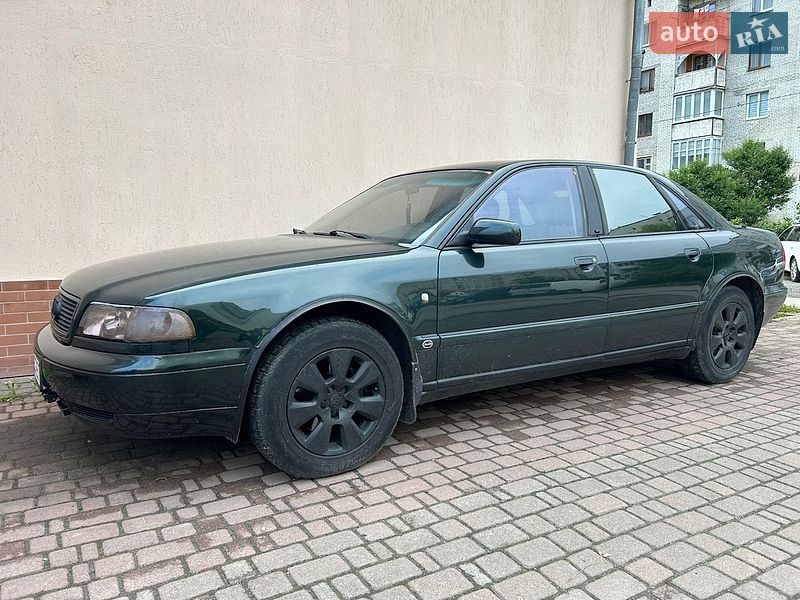 Седан Audi A8 1996 в Долине