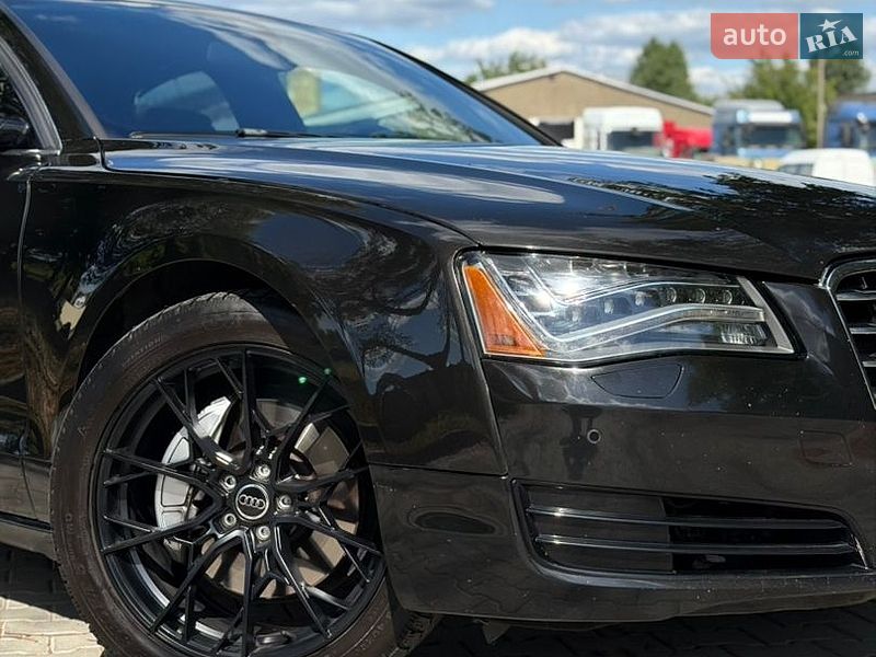 Седан Audi A8 2012 в Чернівцях