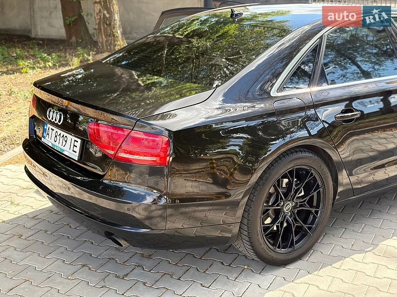 Седан Audi A8 2012 в Чернівцях