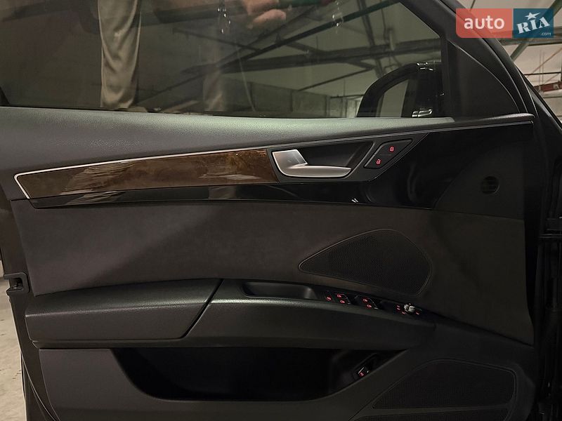 Седан Audi A8 2017 в Киеве