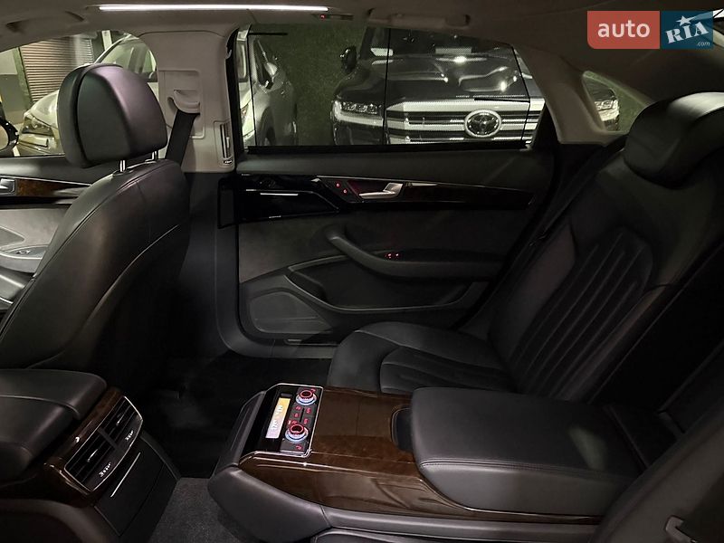 Седан Audi A8 2017 в Киеве