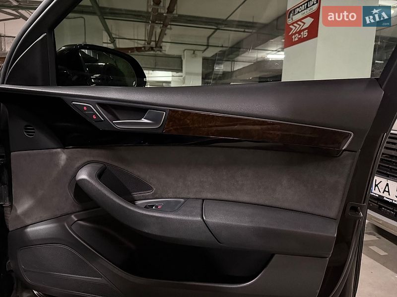 Седан Audi A8 2017 в Киеве