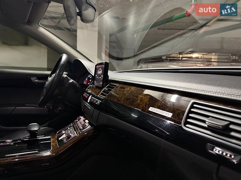 Седан Audi A8 2017 в Киеве