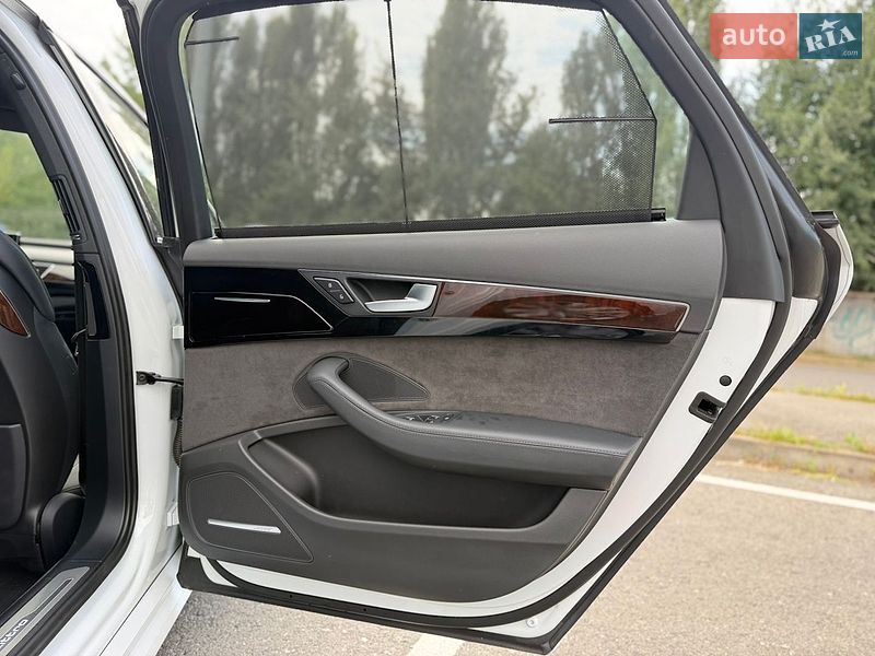 Седан Audi A8 2017 в Киеве