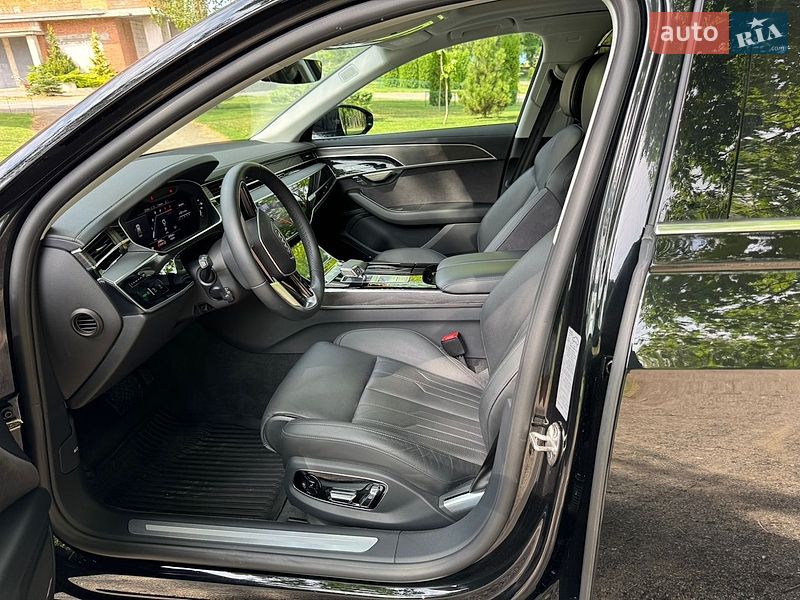 Седан Audi A8 2024 в Хмельницком