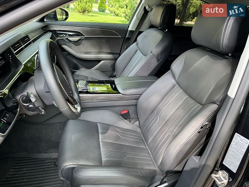 Седан Audi A8 2024 в Хмельницком