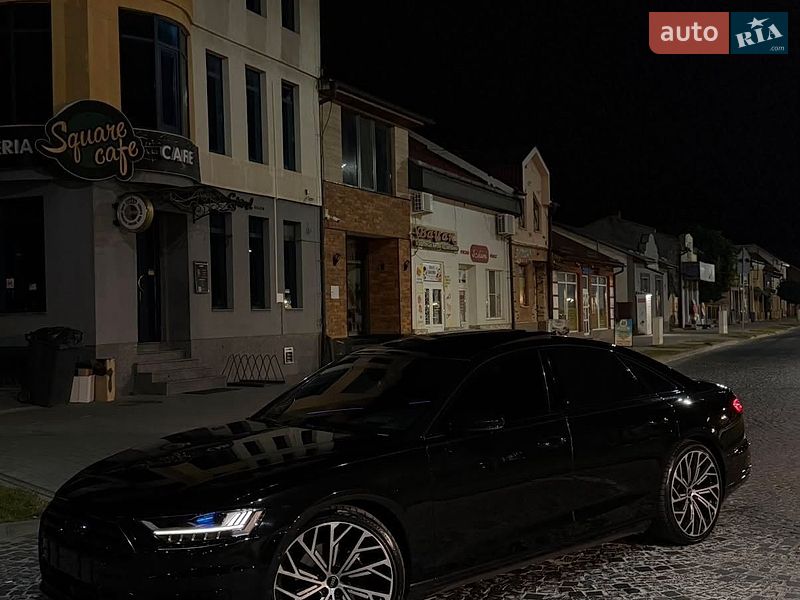Седан Audi A8 2018 в Виноградове