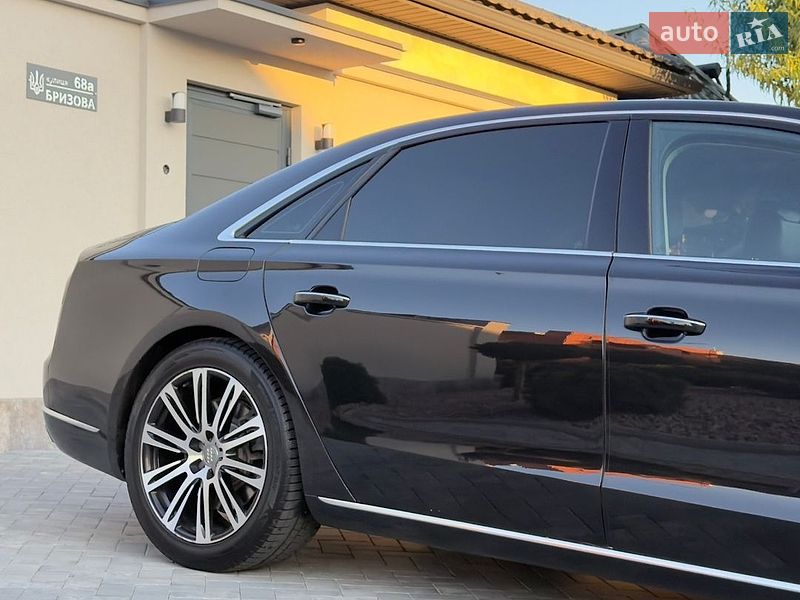 Седан Audi A8 2014 в Одесі