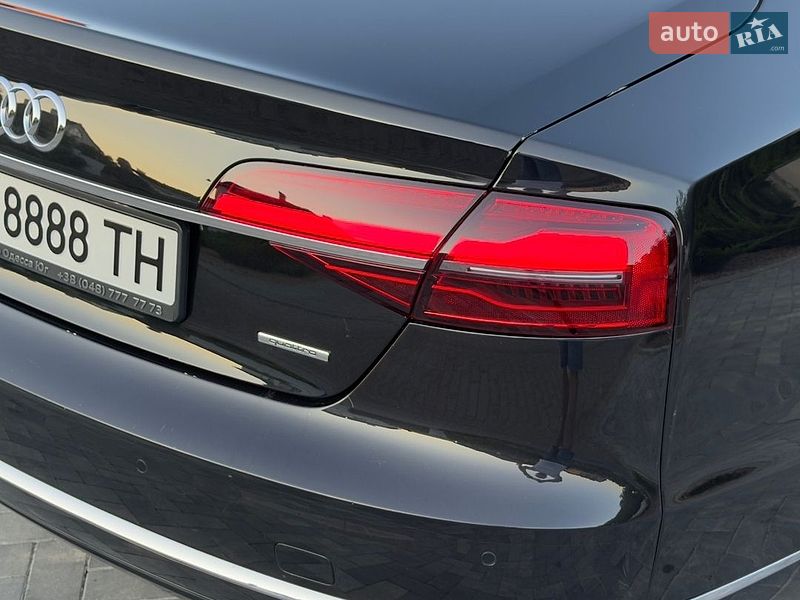 Седан Audi A8 2014 в Одесі