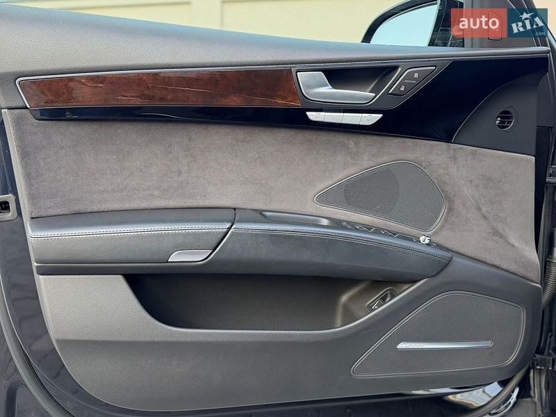 Седан Audi A8 2014 в Одесі