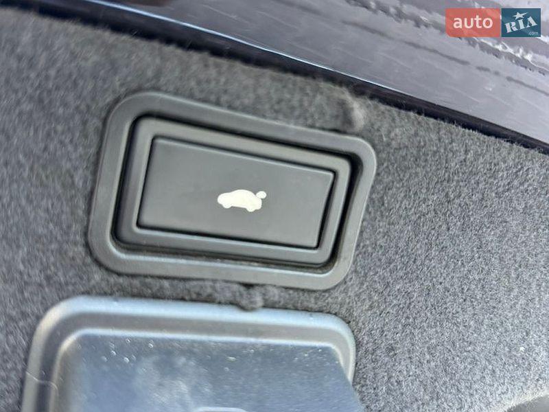 Седан Audi A8 2005 в Львові
