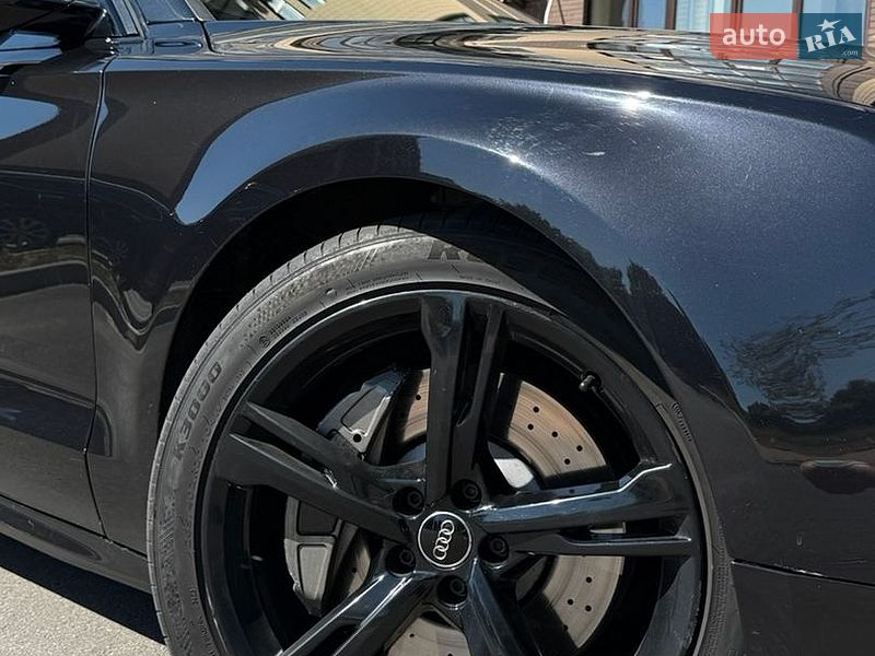 Седан Audi A8 2015 в Чернігові