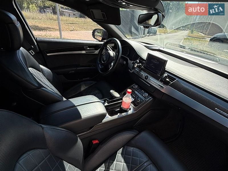 Седан Audi A8 2015 в Чернігові