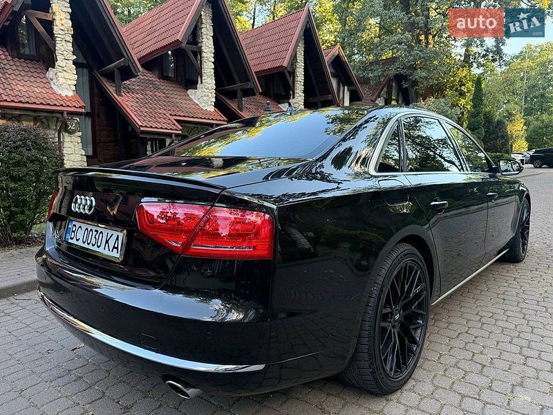 Седан Audi A8 2012 в Львові