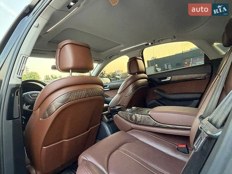 Седан Audi A8 2015 в Киеве
