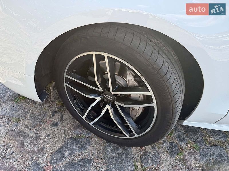 Седан Audi A8 2016 в Києві
