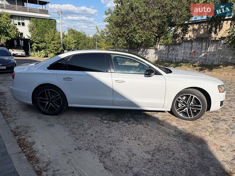 Седан Audi A8 2016 в Києві