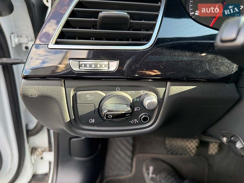 Седан Audi A8 2016 в Києві