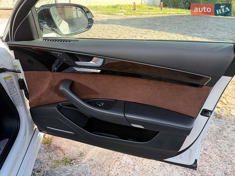 Седан Audi A8 2016 в Києві