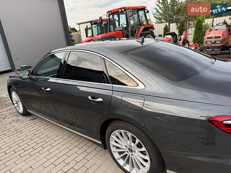 Седан Audi A8 2023 в Києві