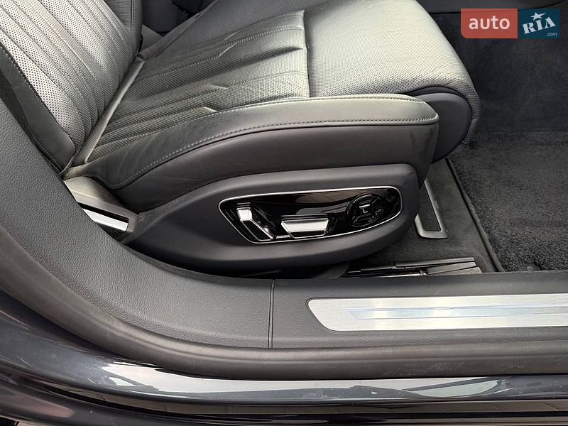 Седан Audi A8 2023 в Києві