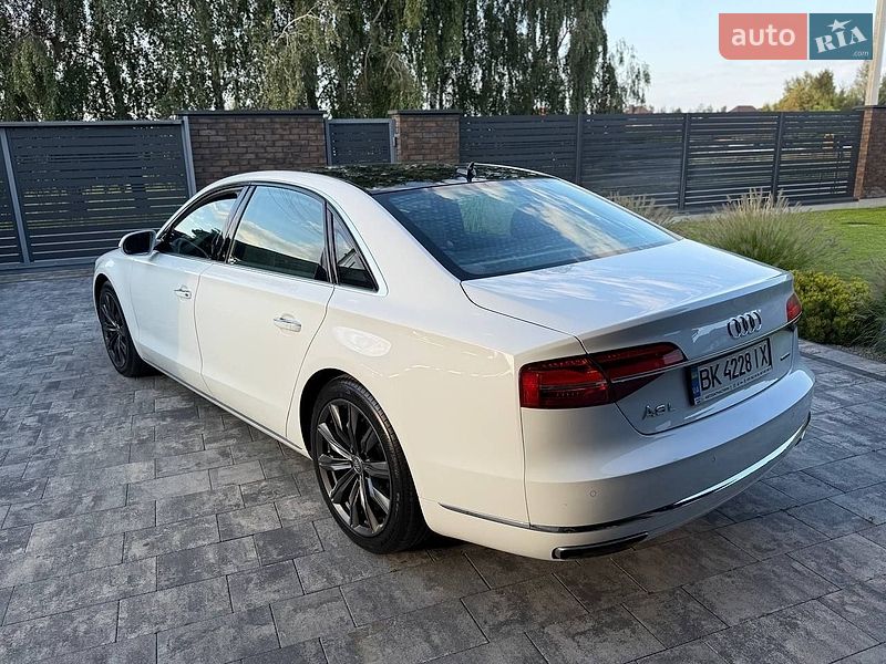 Седан Audi A8 2015 в Луцьку