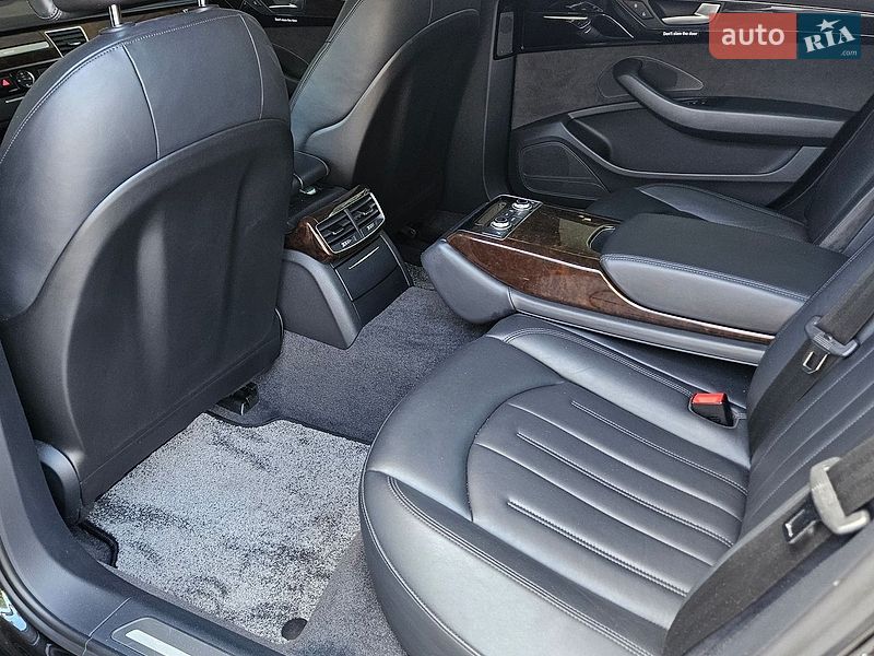 Седан Audi A8 2017 в Києві