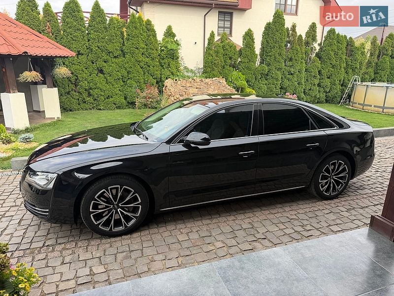 Седан Audi A8 2010 в Мукачево