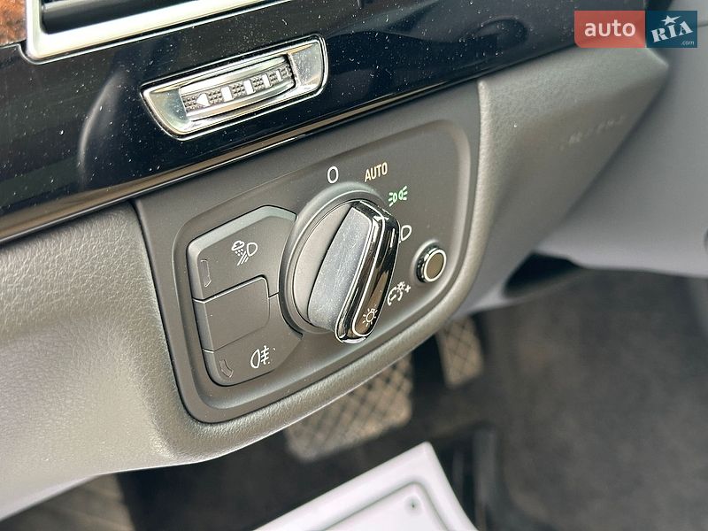 Седан Audi A8 2014 в Киеве
