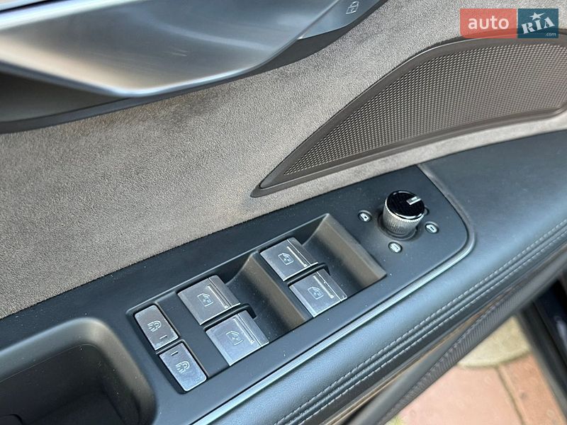 Седан Audi A8 2018 в Дніпрі