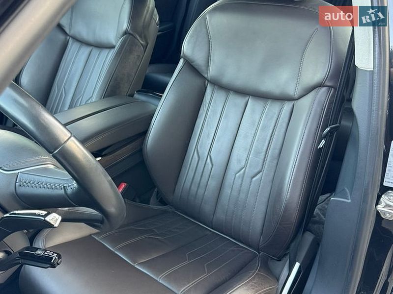Седан Audi A8 2018 в Дніпрі