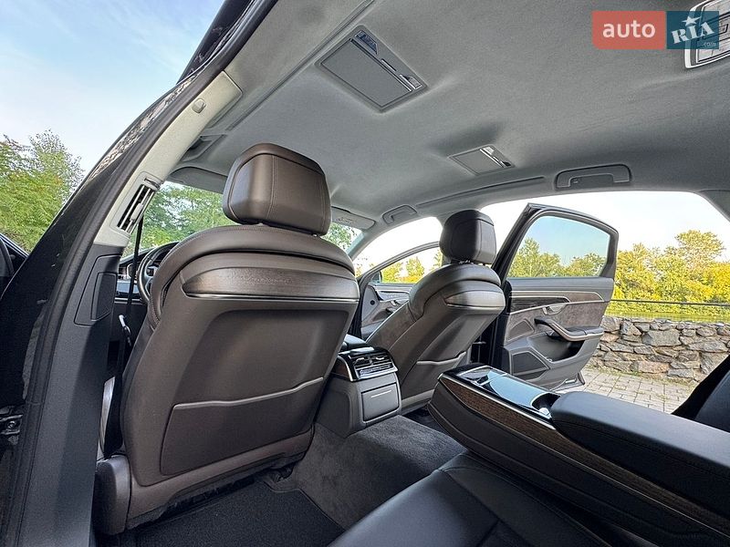 Седан Audi A8 2018 в Дніпрі