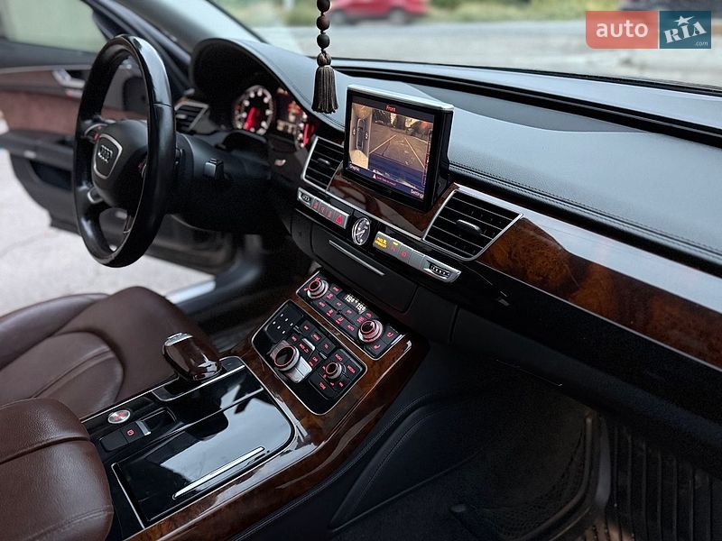 Седан Audi A8 2013 в Днепре